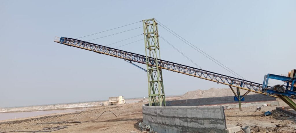 Stacker Conveyor Manufacturer in India - Zeus Engitech